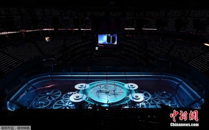 资料图:北京五棵松体育中心承办北京冬奥会冰球比赛 点击进入下一页
