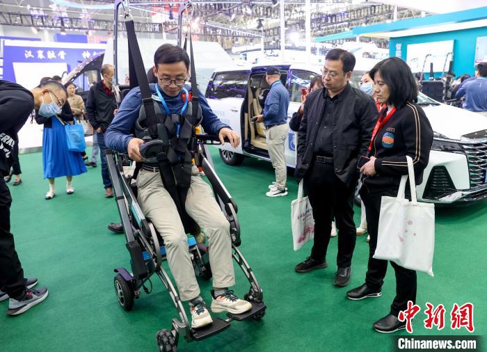 图为武汉健博会现场 张畅 摄 图为武汉健博会现场 张畅 摄